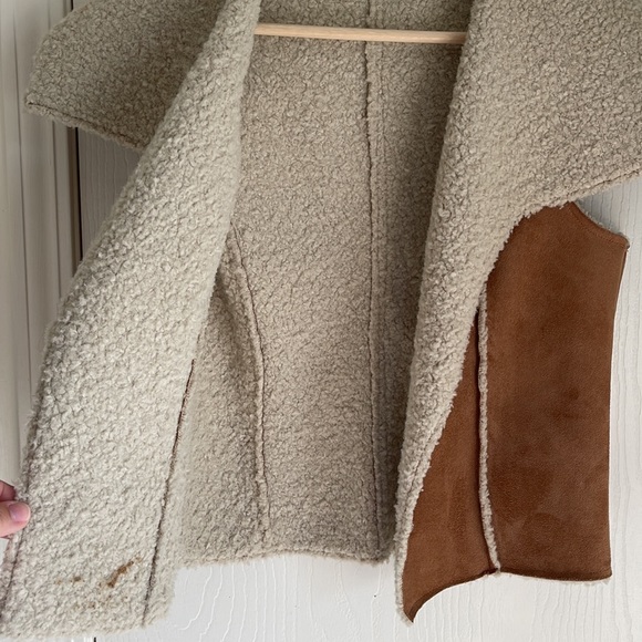 Old Navy Sherpa vest size M-L - Picture 4 of 7